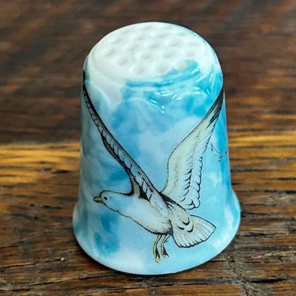 Porcelain Thimble With Seagull Design & Monterey CA Text - Picture 1 of 5